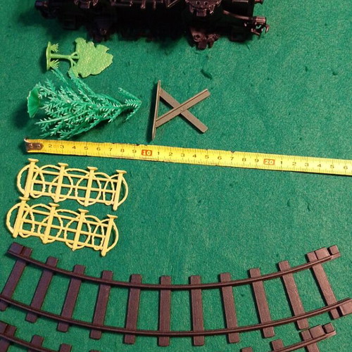 Diorama with over 25 painted soldiers used
