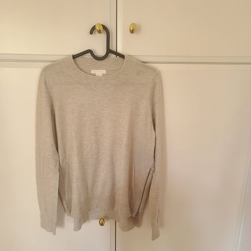 H&M women's sweater like new, beige with side zipper