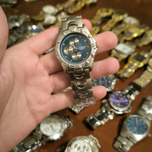 Men's watch needs battery