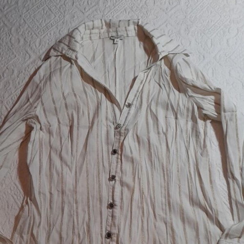 Unique No 3 Y2K shirt like new, white with gold details