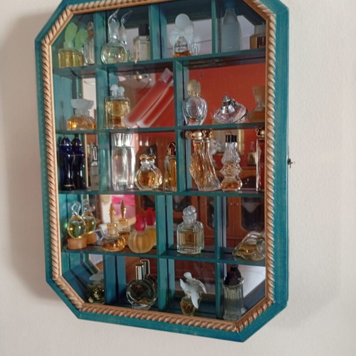 Mini perfumes like new, 54 pieces with display cases gift