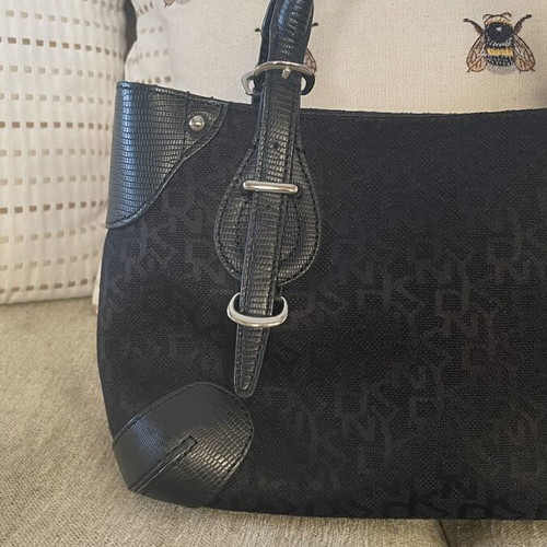 DKNY handbag black like new, elegant and easy to carry