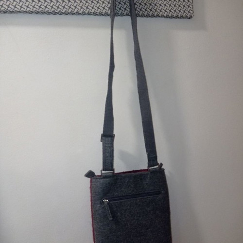 Urban Country cross body bag dark red and grey felt