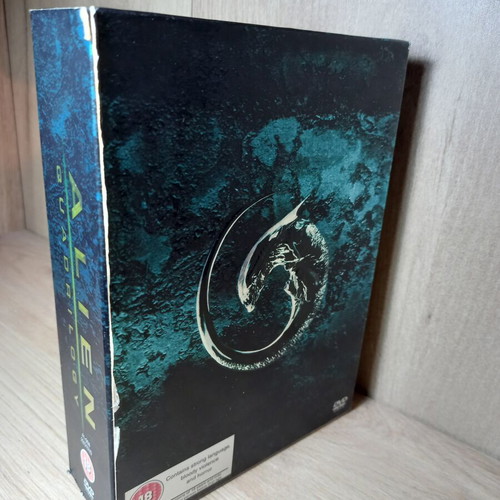 Alien 4 Movies Box Set DVD with English Subtitles like new