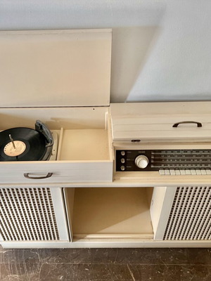 Telefunken vintage στερεοφωνική κονσόλα με πικάπ και ραδιόφωνο