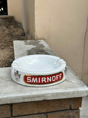 Τασάκι πορσελάνης Smirnoff vintage μεταχειρισμένο, κατασκευασμένο στη Μεγάλη Βρετανία