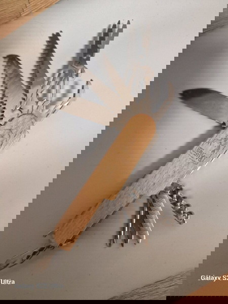 Πολυλειτουργικό μαχαίρι τσέπης από ανοξείδωτο ατσάλι με ξύλινη λαβή, 14 λειτουργίες