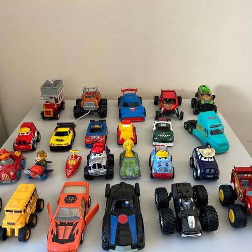 Old toy cars used, pack of 25, medium size