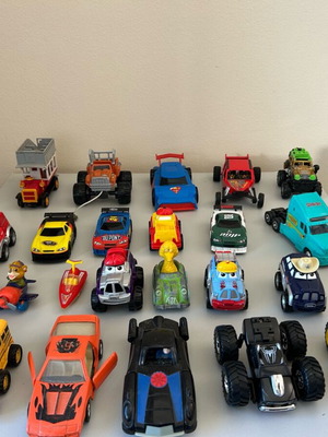 Old toy cars used, pack of 25, medium size