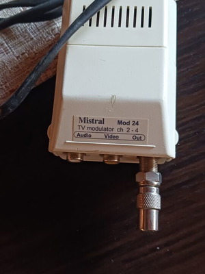 Mistral TV Modulator Mod 24 like new, RF audio/video output