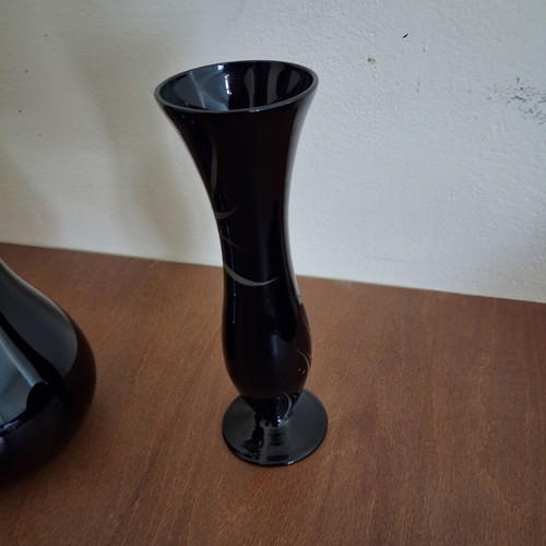 Black art glass vase set like new with gift vase