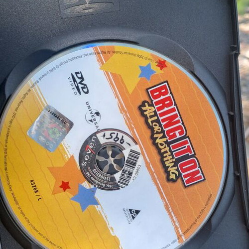 Bring It On DVD used, comedy social with subtitles