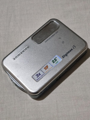 Samsung Digimax i5 digital camera used