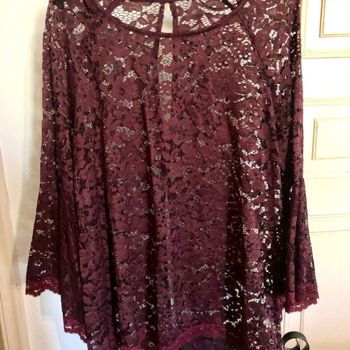 Lace blouse in burgundy with long frill sleeves like new, size XL