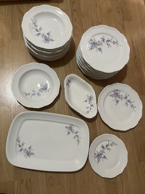 Mitterteich Bavaria porcelain serving set like new, 12 deep, 12 main, 12 dessert plates, 5 platters