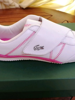 Lacoste Дамски Кожени Обувки Номер 39 Бели с Фуксия Детайли Нови