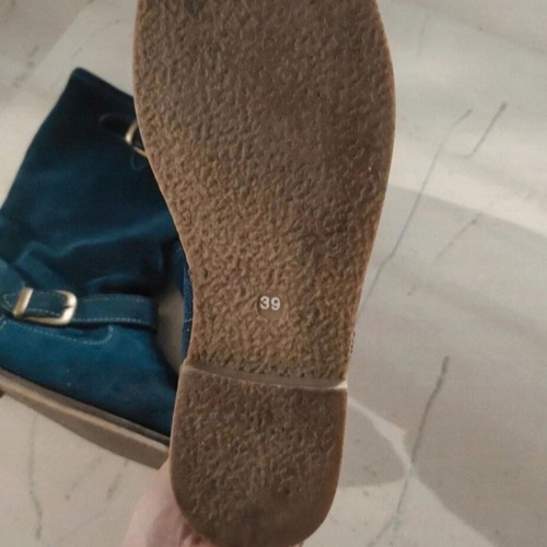 Suede leather boots like new, blue with gold buckles