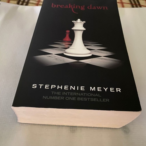 Breaking Dawn book by Stephenie Meyer like new, Twilight series 4