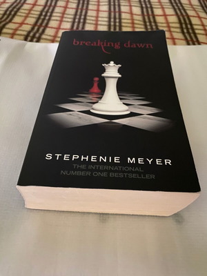 Breaking Dawn book by Stephenie Meyer like new, Twilight series 4