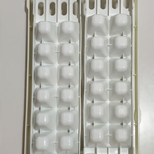 Samsung refrigerator ice tray like new
