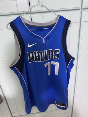 Dallas Mavericks Jersey Doncic μέγεθος L σαν καινούργιο, γνήσιο