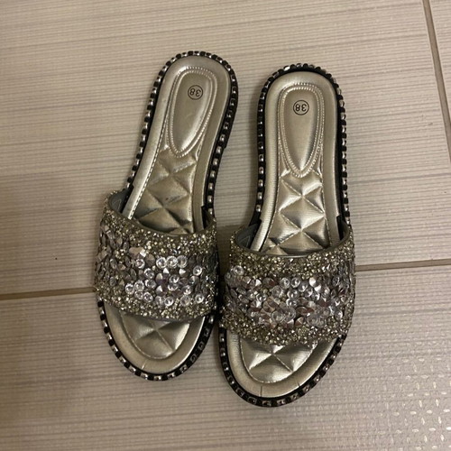Flat sandals like new, silver and black, size 38