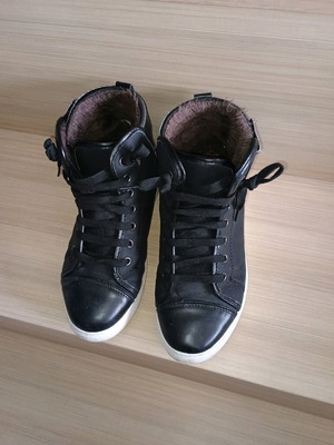 Sport boots with fur size 39 like new