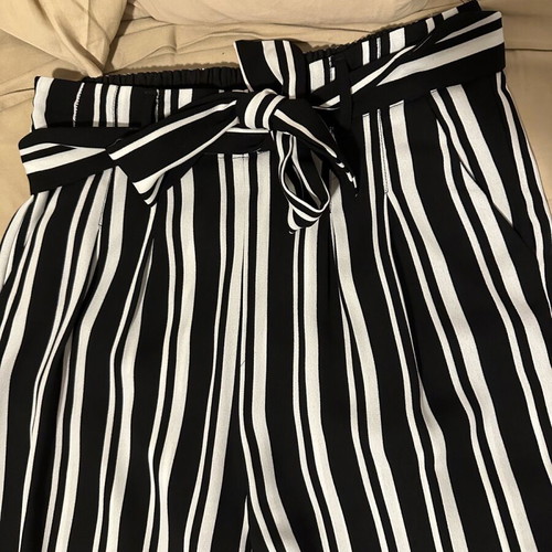 Striped pants like new, black and white with belt