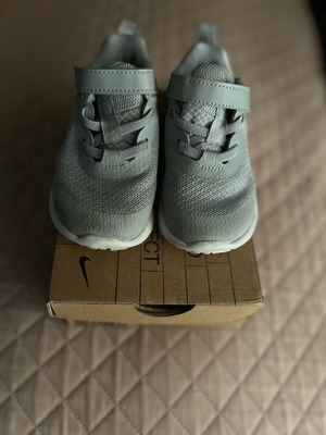 Nike Revolution 6 Size 23.5 like new, light gray with lime logo