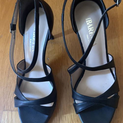 Black sandals size 38 new with 8cm heel and side strap