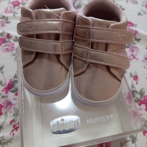 Children's shoes size 17, sandals size 20, white shoes size 21
