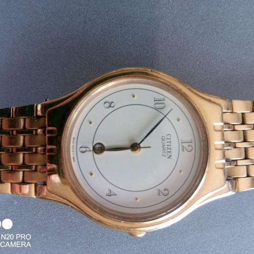 Citizen Qourtz wristwatch used, slim with gold bracelet and white dial