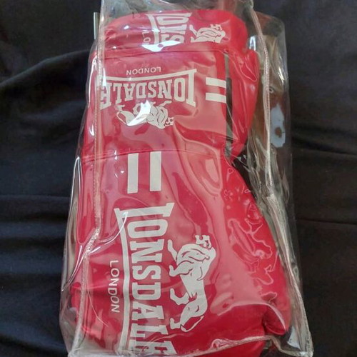 Boxing gloves size S like new