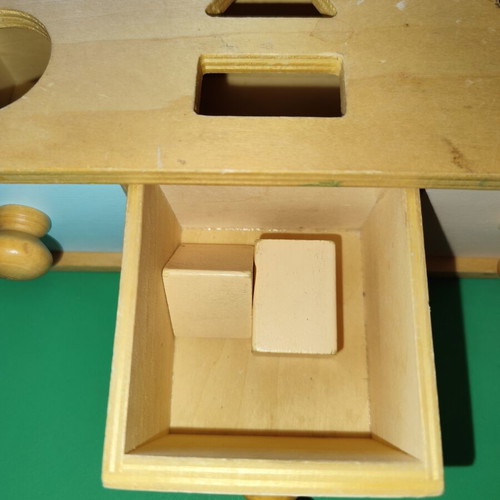 Παιχνίδι Montessori με συρτάρια διαλογής σχημάτων μεταχειρισμένο, ξύλινο