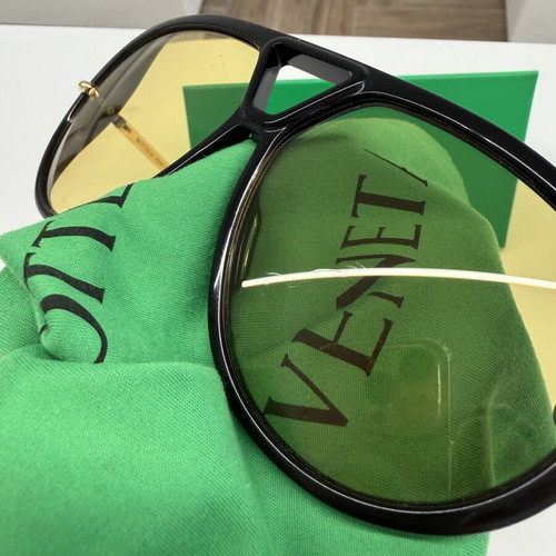 Bottega Veneta Aviator Sunglasses yellow, like new