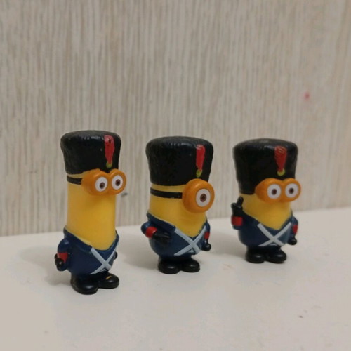 Thinkway Toys Micro Minions Playset used, soldier Minions set