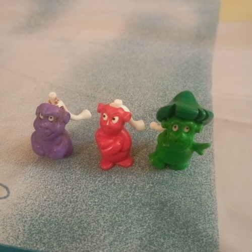 Kinder painting figures used, set of two without hats