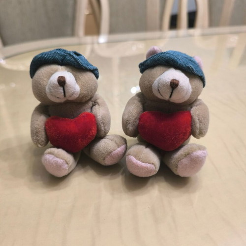 Set of 2 teddy bears with heart like new