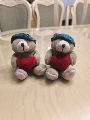 Set of 2 teddy bears with heart like new