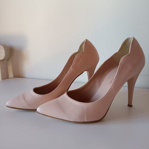 Nude heels size 40 like new, Greek made