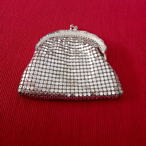 Vintage metal wallet in silver tone like new