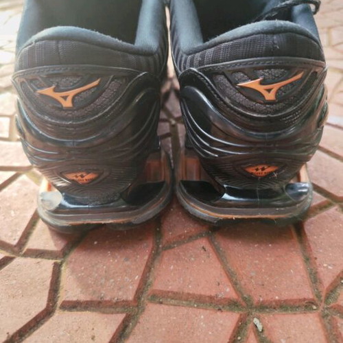 Mizuno Wave Prophecy 9 athletic shoes like new, black, size 44