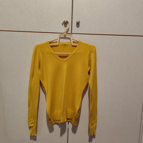 Celestino yellow sweater new, size small