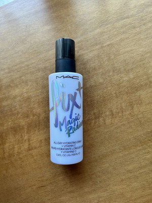 Mac Magic Fix+ 100ml new face setting spray with vitamins and hyaluronic