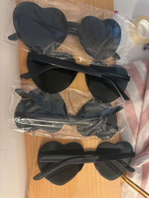 Heart-shaped glasses new, pack of 4, plastic, black