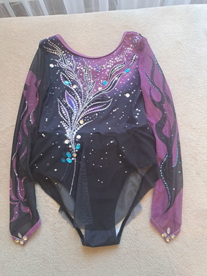Leotard new, very shiny for height 125-130