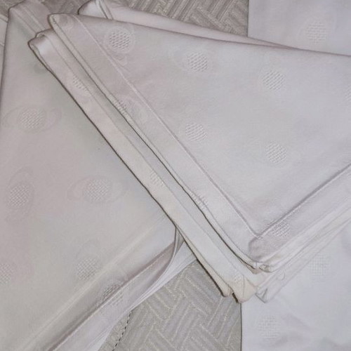 Tablecloth set with 12 napkins used, white