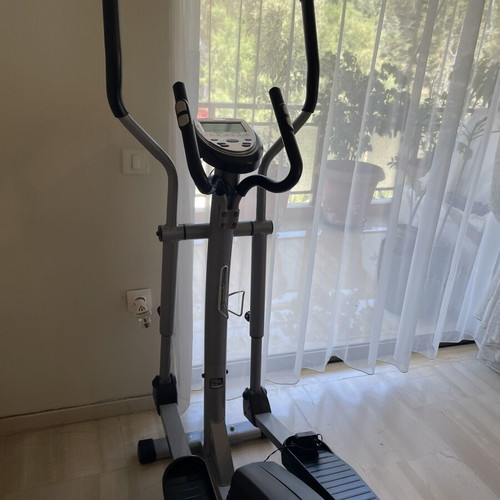 York X750 elliptical machine used with twelve programs