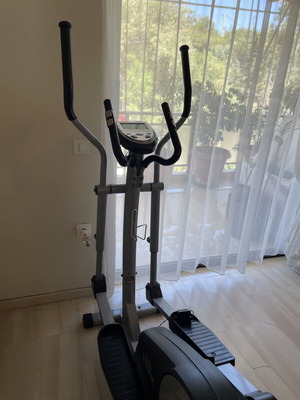 York X750 elliptical machine used with twelve programs