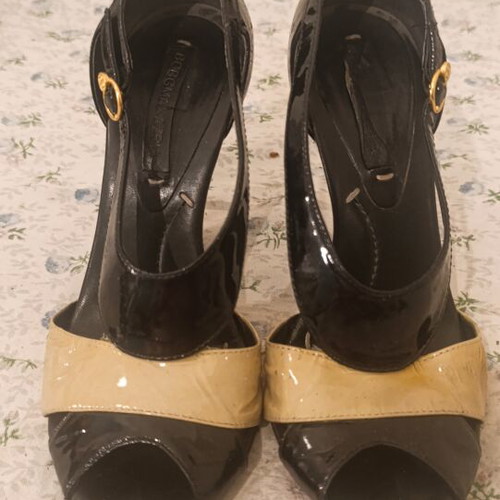 BCBG Maxazria patent leather high heel pumps size 37 used, black and beige